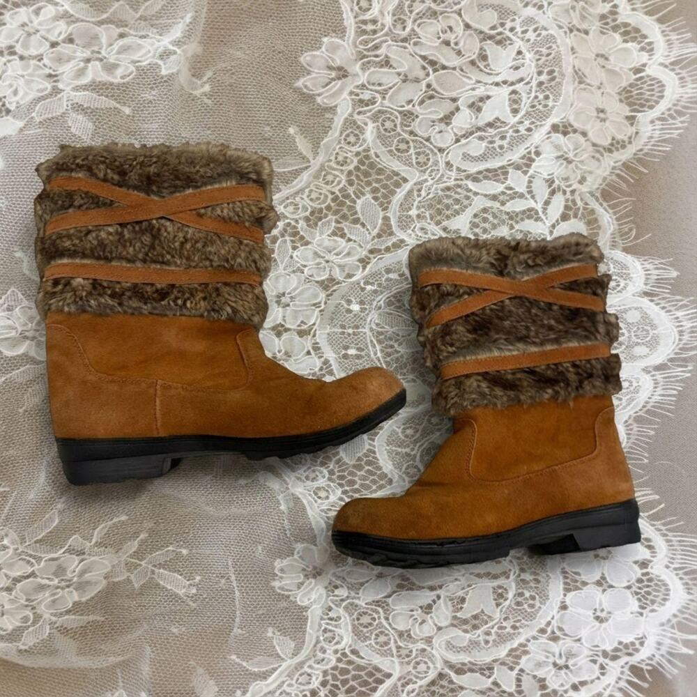 Brown faux fur wedge snow boots